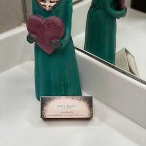 Fenty Invisimatte Blotting paper